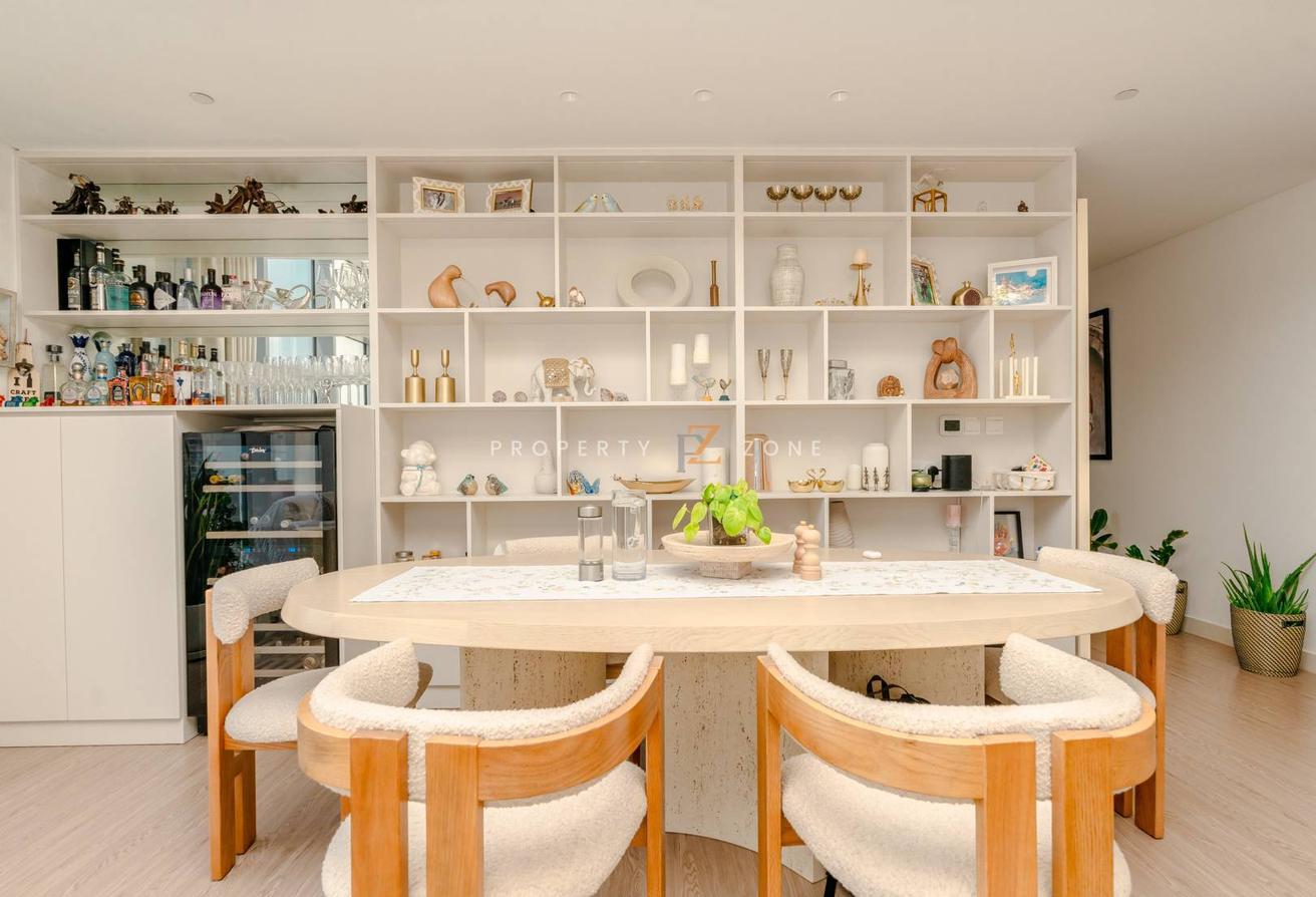 Luxury Upgraded | Fully Furnished | Contemporary photo 5