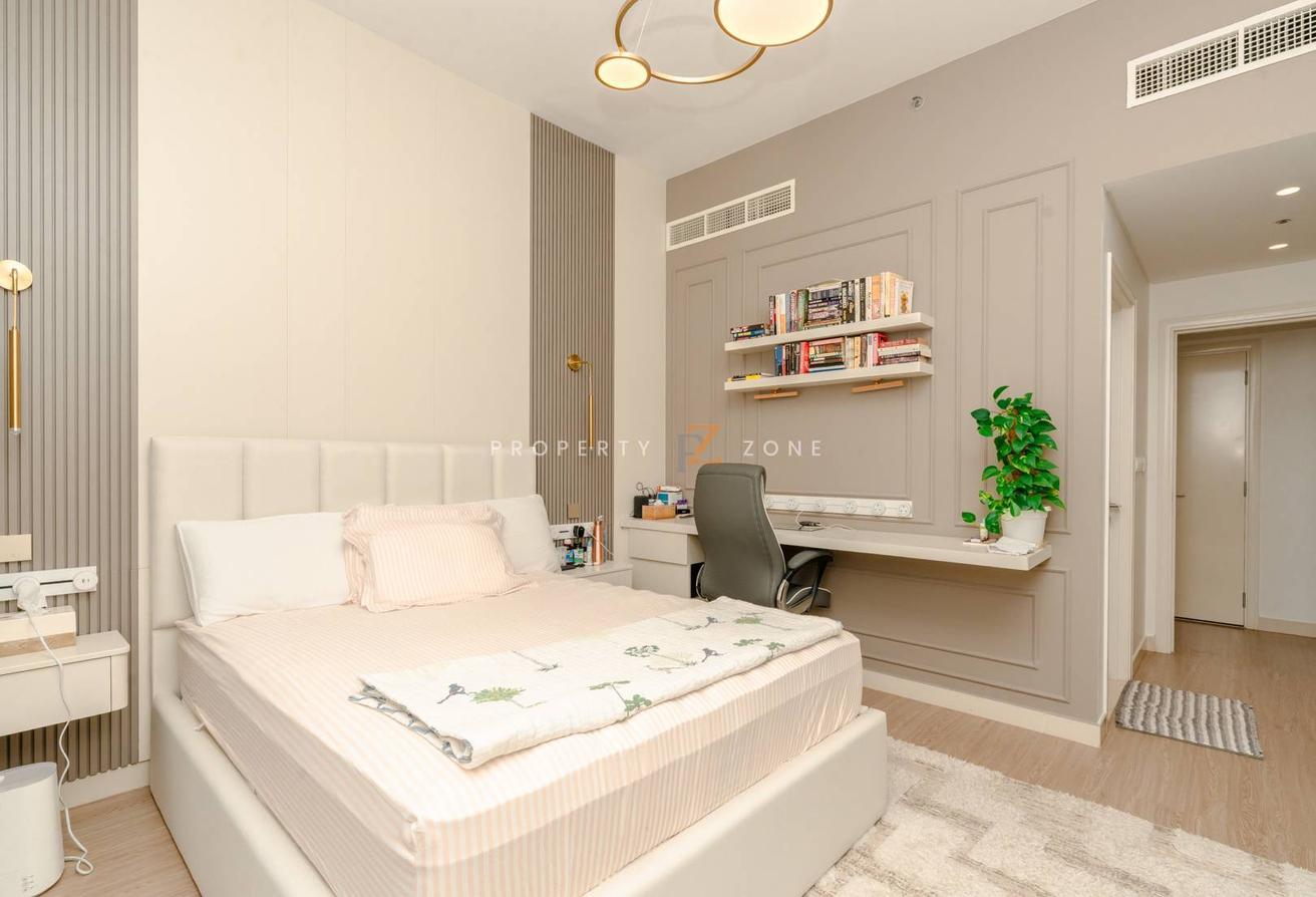 Luxury Upgraded | Fully Furnished | Contemporary photo 18
