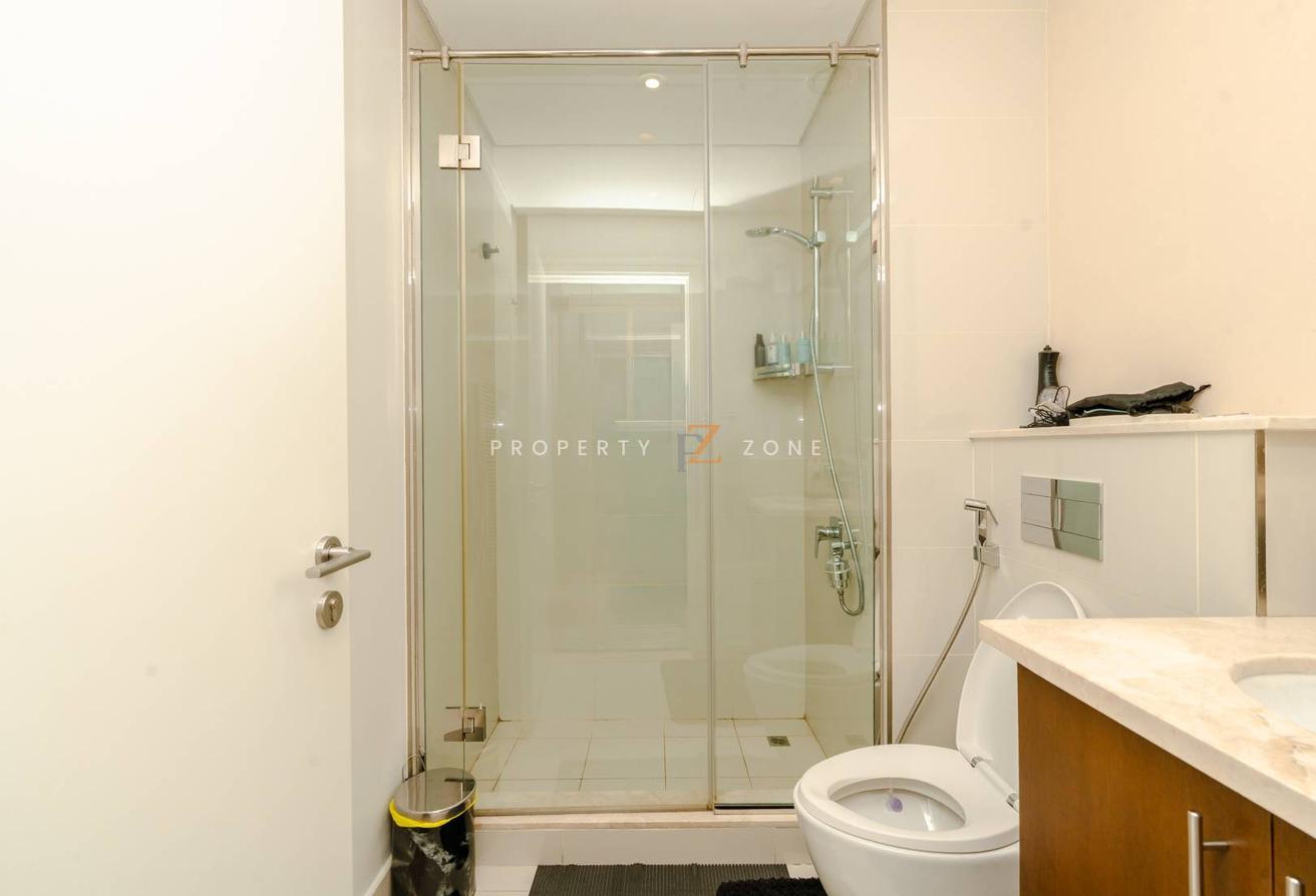 Luxury Upgraded | Fully Furnished | Contemporary photo 10