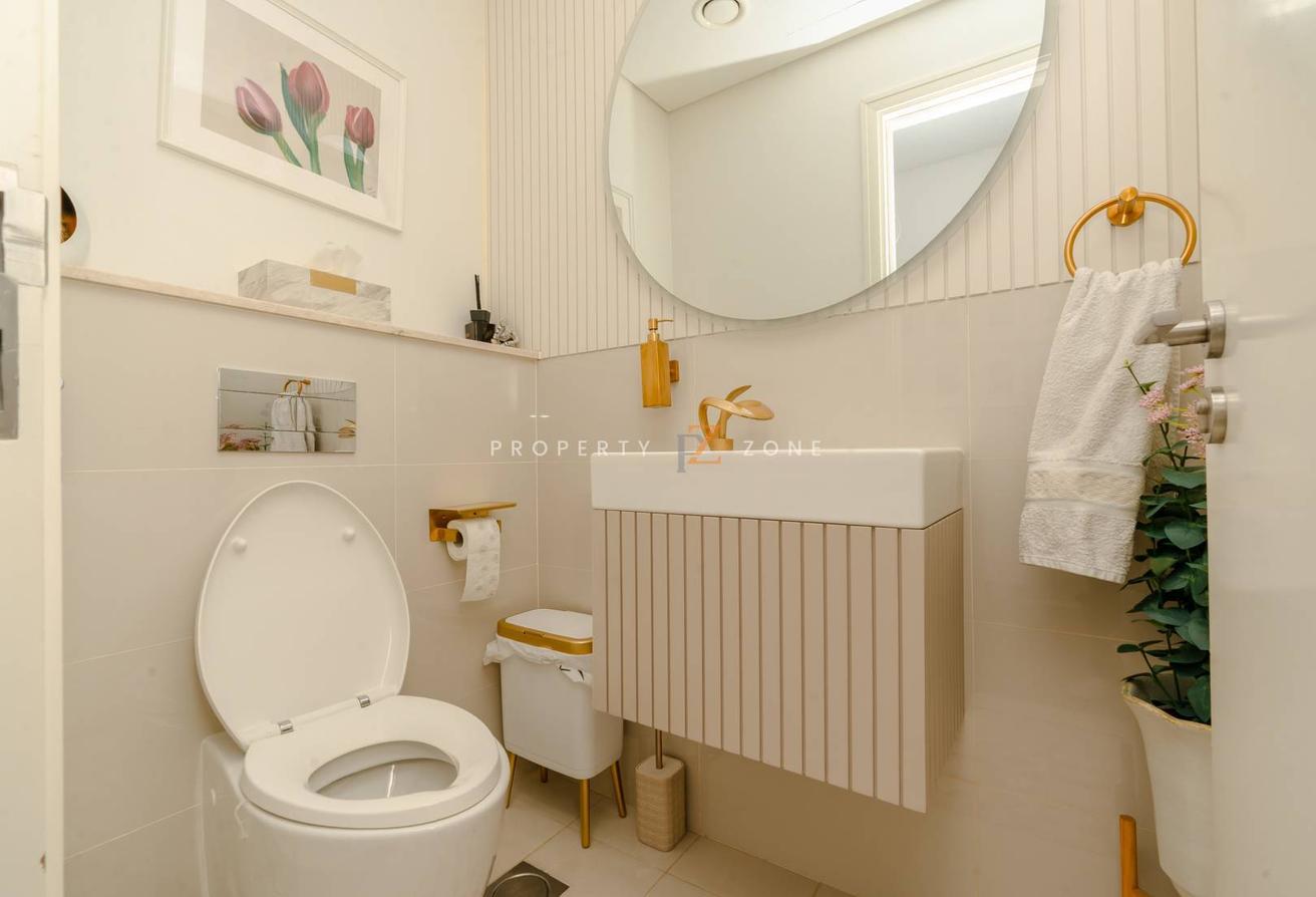 Luxury Upgraded | Fully Furnished | Contemporary photo 19
