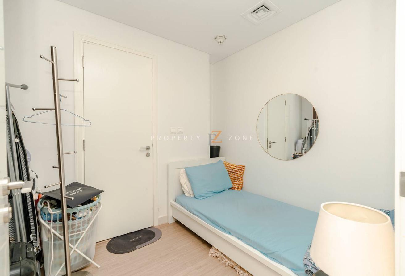 Luxury Upgraded | Fully Furnished | Contemporary photo 9