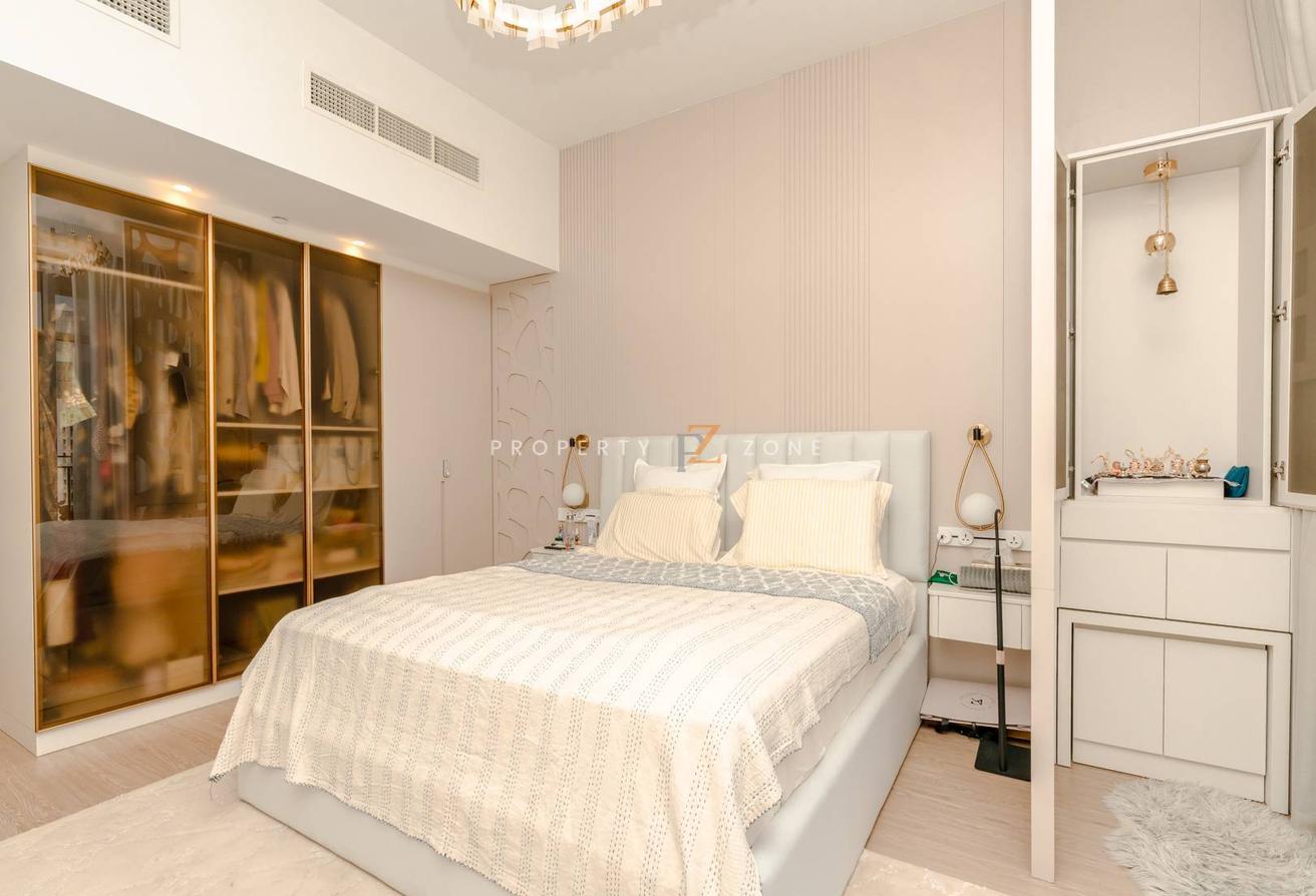 Luxury Upgraded | Fully Furnished | Contemporary photo 21