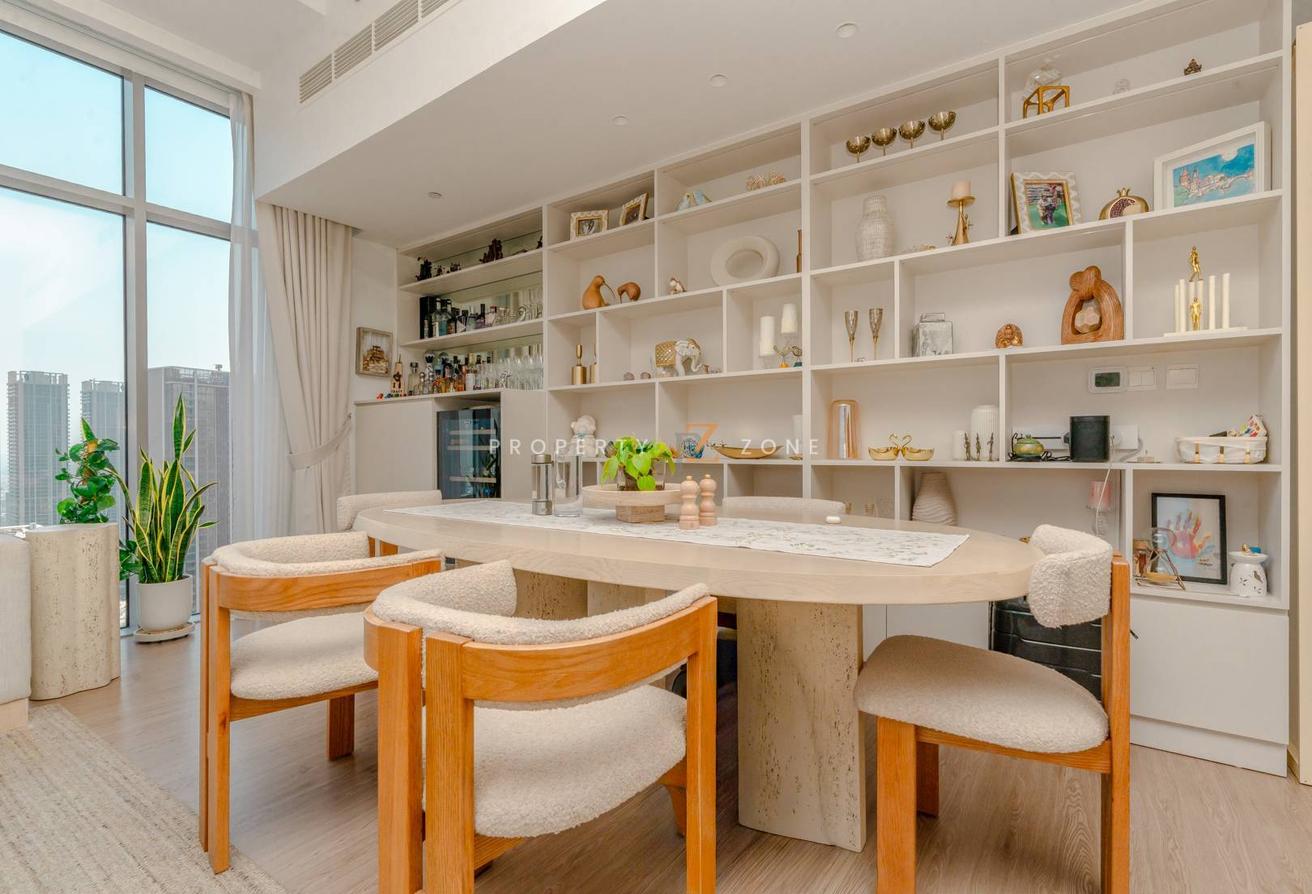 Luxury Upgraded | Fully Furnished | Contemporary photo 4