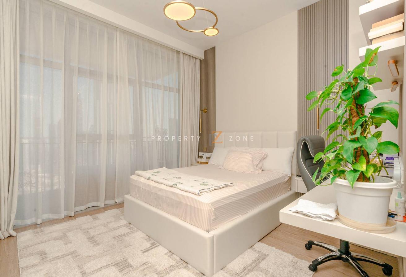 Luxury Upgraded | Fully Furnished | Contemporary photo 16