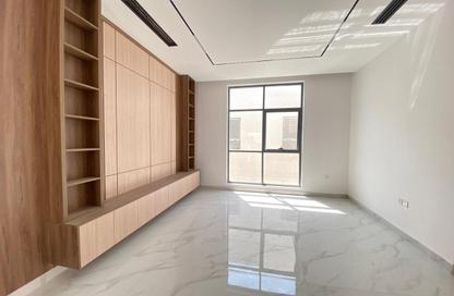 عمارة بالكامل - استوديو - 8 حمامات للبيع في 1 المويهات - المويهات - عجمان