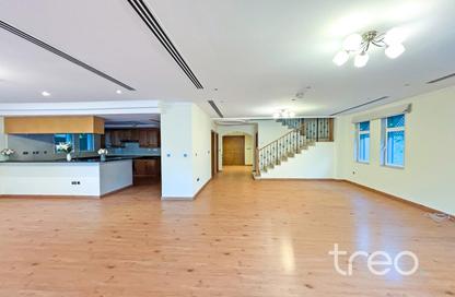 Villa - 4 Bedrooms - 5 Bathrooms for rent in Regional Large - Regional - Jumeirah Park - Dubai