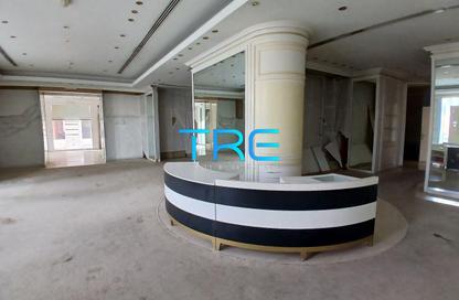 Show Room - Studio - 2 Bathrooms for rent in Corniche Road - Abu Dhabi