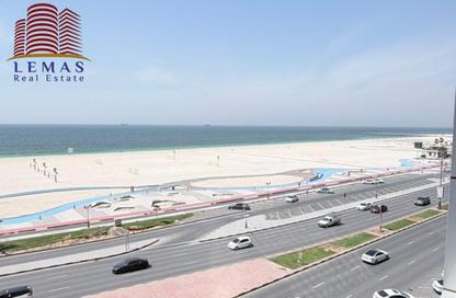 شقة - 2 غرف نوم - 2 حمامات للايجار في مساكن كورنيش عجمان - طريق كورنيش عجمان - عجمان