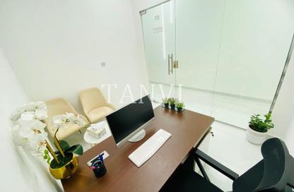 Office Space - Studio - 1 Bathroom for rent in Red Avenue - Al Garhoud - Dubai
