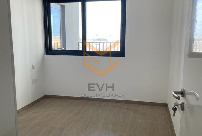 98270108 - Property Image 3
