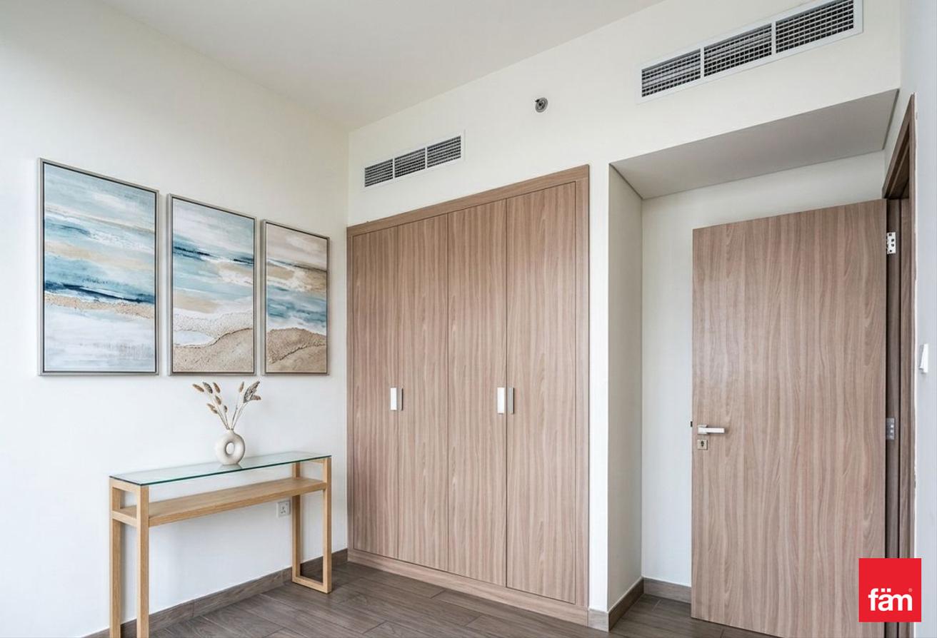 Waterfront | Prime Location | Modern Amenities photo 4