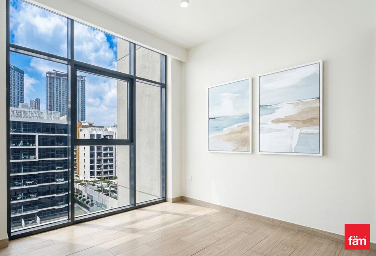 Waterfront | Prime Location | Modern Amenities photo 2
