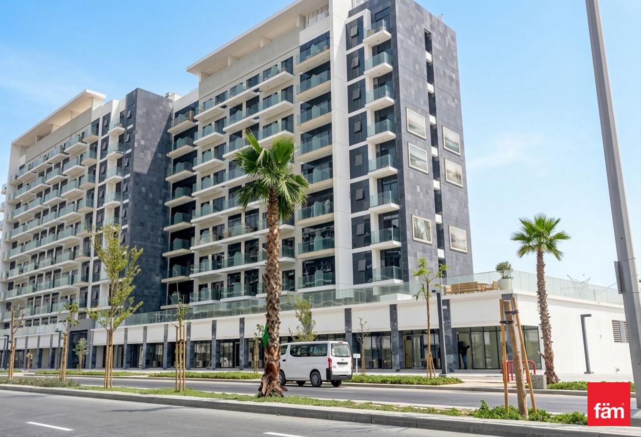 Waterfront | Prime Location | Modern Amenities photo 7