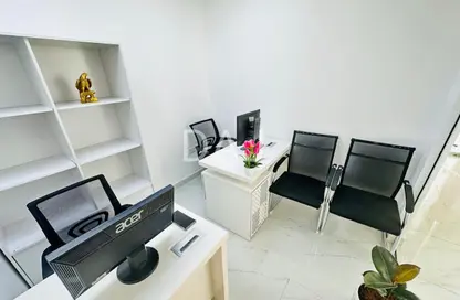 مكتب - غرفة نوم - 1 حمام للايجار في ريم ريزدنسي - الكرامة - دبي