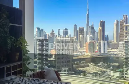 شقة - غرفة نوم - 2 حمامات للايجار في رأسًا على عقب - الخليج التجاري - دبي