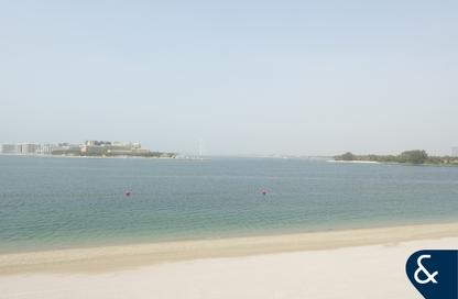 Villa - 5 Bedrooms - 6 Bathrooms for rent in Palma Residences - Palm Jumeirah - Dubai