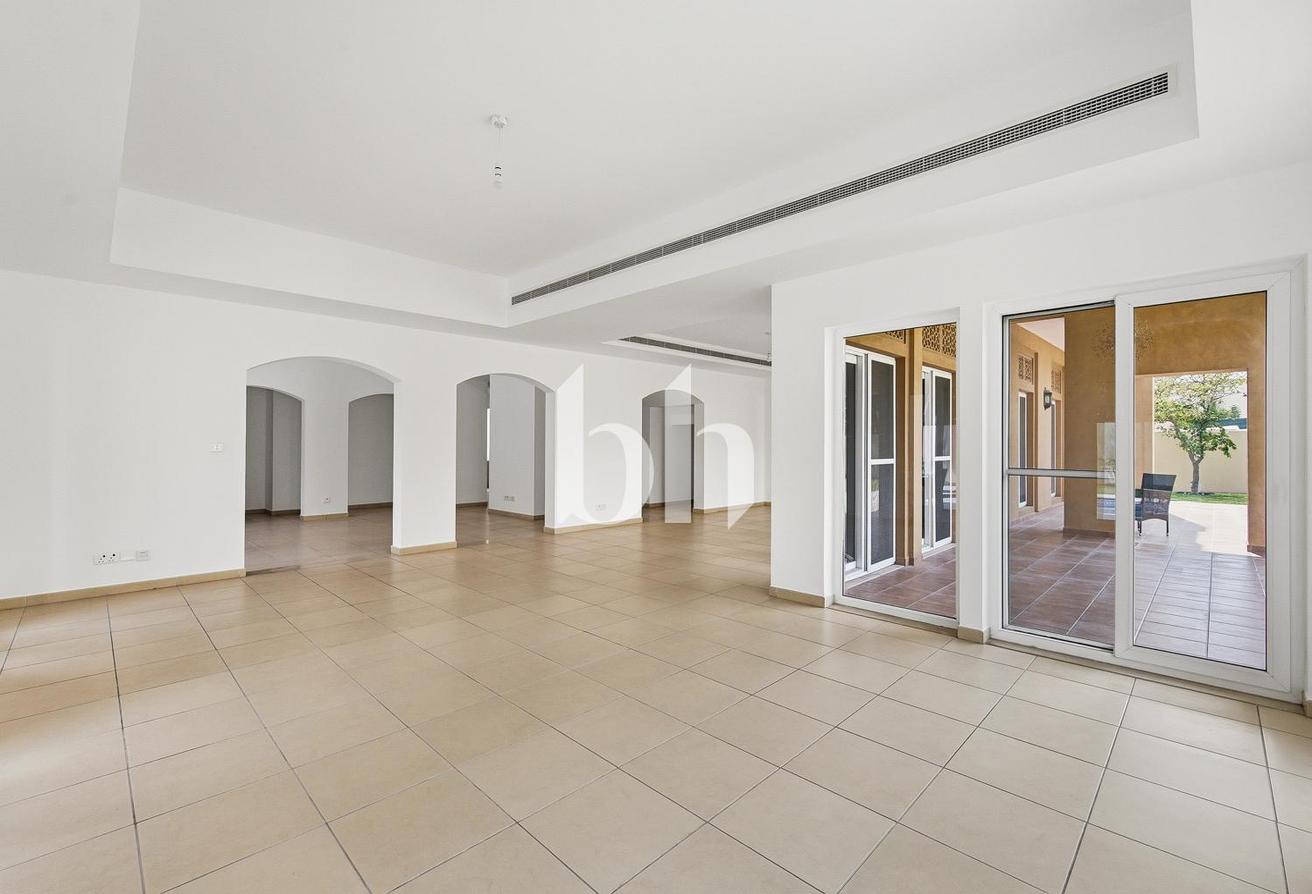 Private Pool | Immaculate Condition | Rare Type 12 photo 8