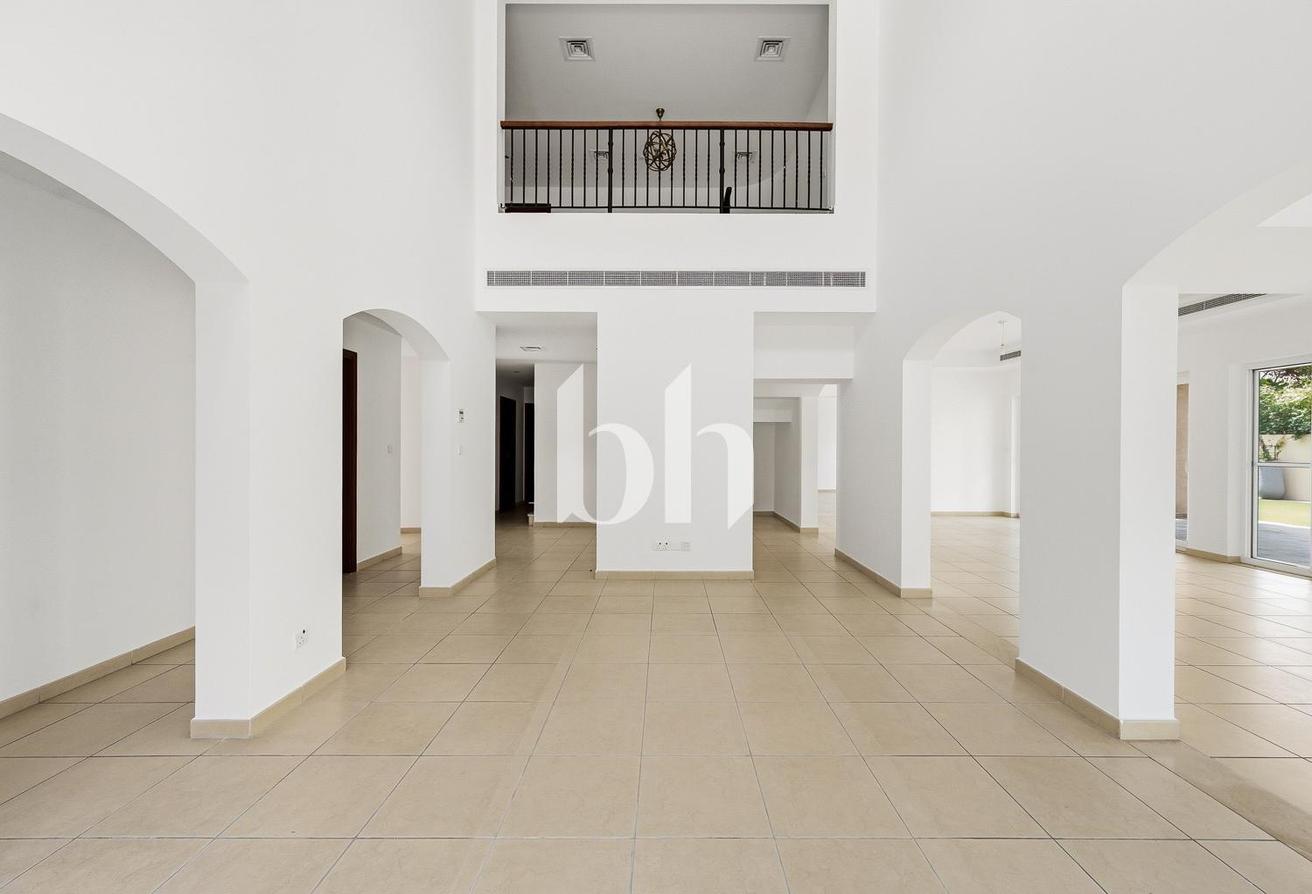 Private Pool | Immaculate Condition | Rare Type 12 photo 3