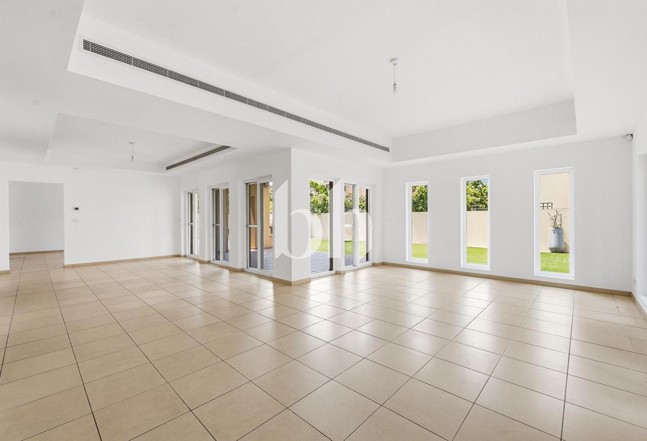 Private Pool | Immaculate Condition | Rare Type 12 photo 6