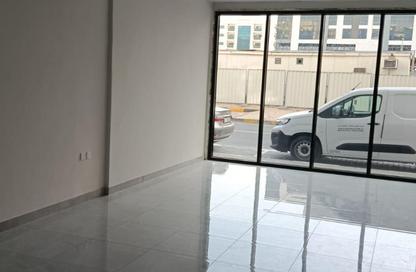 Shop - Studio - 1 Bathroom for rent in Muweileh Community - Muwaileh Commercial - Sharjah