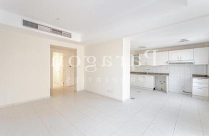Villa - 2 Bedrooms - 3 Bathrooms for rent in Springs 15 - The Springs - Dubai Villa - 2 Bedrooms - 3 Bathrooms for rent in Springs 15 - The Springs - Dubai