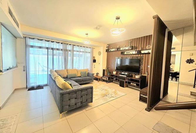 Close to Pool and Park | Vacant on Transfer