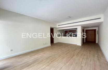 Apartment - 2 Bedrooms - 2 Bathrooms for rent in Al Thayyal 3 - Al Thayyal - Greens - Dubai