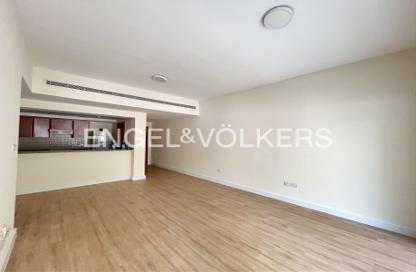 Apartment - 2 Bedrooms - 2 Bathrooms for rent in Al Thayyal 3 - Al Thayyal - Greens - Dubai