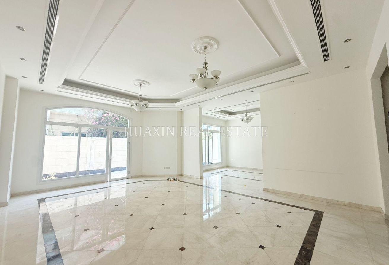 Beachfront | 5 bedrooms | Direct Beach Access photo 2