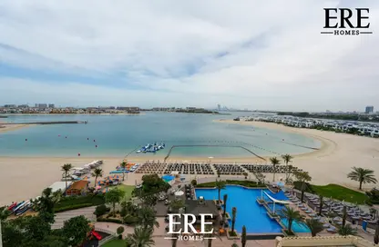 Apartment - 3 Bedrooms - 4 Bathrooms for rent in Al Nabat - Shoreline Apartments - Palm Jumeirah - Dubai