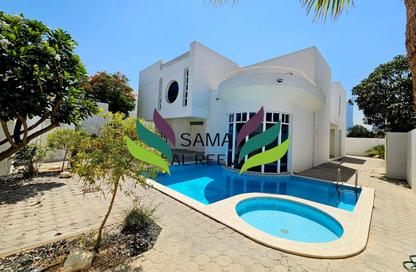Villa - 5 Bedrooms - 5 Bathrooms for rent in Jumeirah 1 Villas - Jumeirah 1 - Jumeirah - Dubai