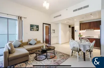 شقة - 2 غرف نوم - 3 حمامات للايجار في عزيزي برتون - الفرجان - دبي