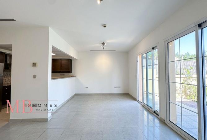 BRIGHT 1BR TOWNHOUSE | PRIME AREA | PRIVATE GARDEN