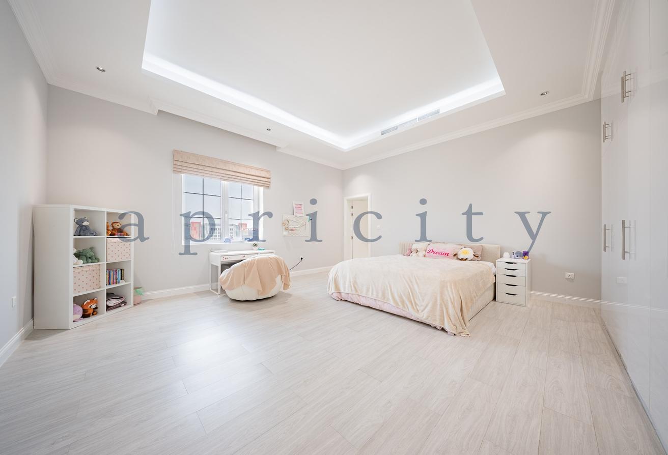Luxury Villa | Private Garden | Huge Plot photo 13