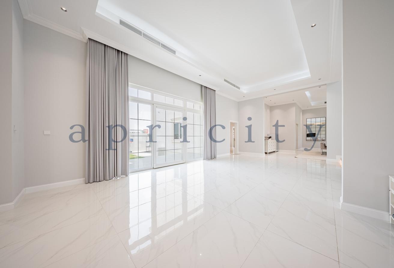 Luxury Villa | Private Garden | Huge Plot photo 10