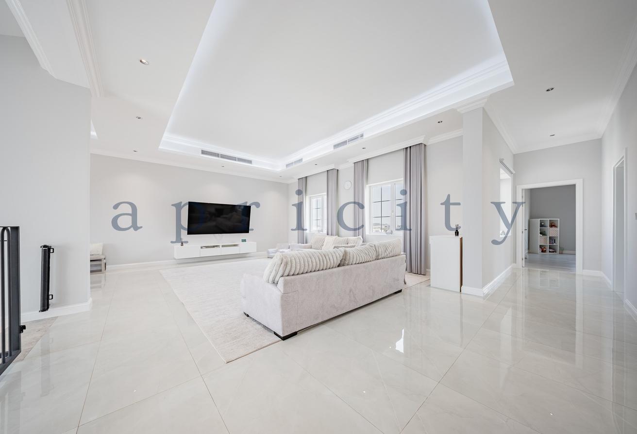Luxury Villa | Private Garden | Huge Plot photo 4