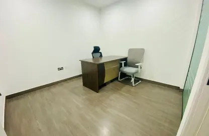 مكتب - غرفة نوم - 2 حمامات للايجار في شارع حمدان - أبوظبي