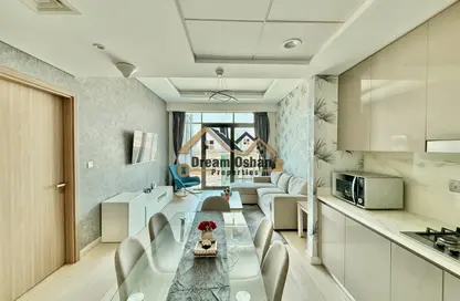 شقة - غرفة نوم - 2 حمامات للايجار في فرهاد عزيزي ريزيدنس - الجداف - دبي