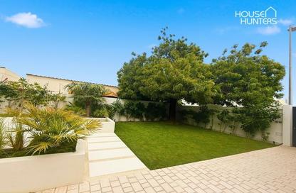 Villa - 5 Bedrooms - 5 Bathrooms for rent in Jumeirah 1 Villas - Jumeirah 1 - Jumeirah - Dubai