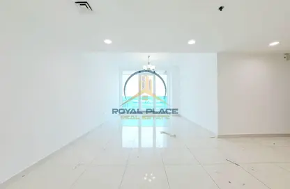 شقة - 2 غرف نوم - 2 حمامات للايجار في ماجيستك تاور - شارع الابراج - الخليج التجاري - دبي