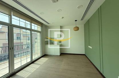 Villa - Studio - 4 Bathrooms for rent in Jumeirah 1 Villas - Jumeirah 1 - Jumeirah - Dubai