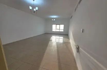 Apartment - 3 Bedrooms - 3 Bathrooms for rent in Cornish Tower - Al Rumaila - Ajman
