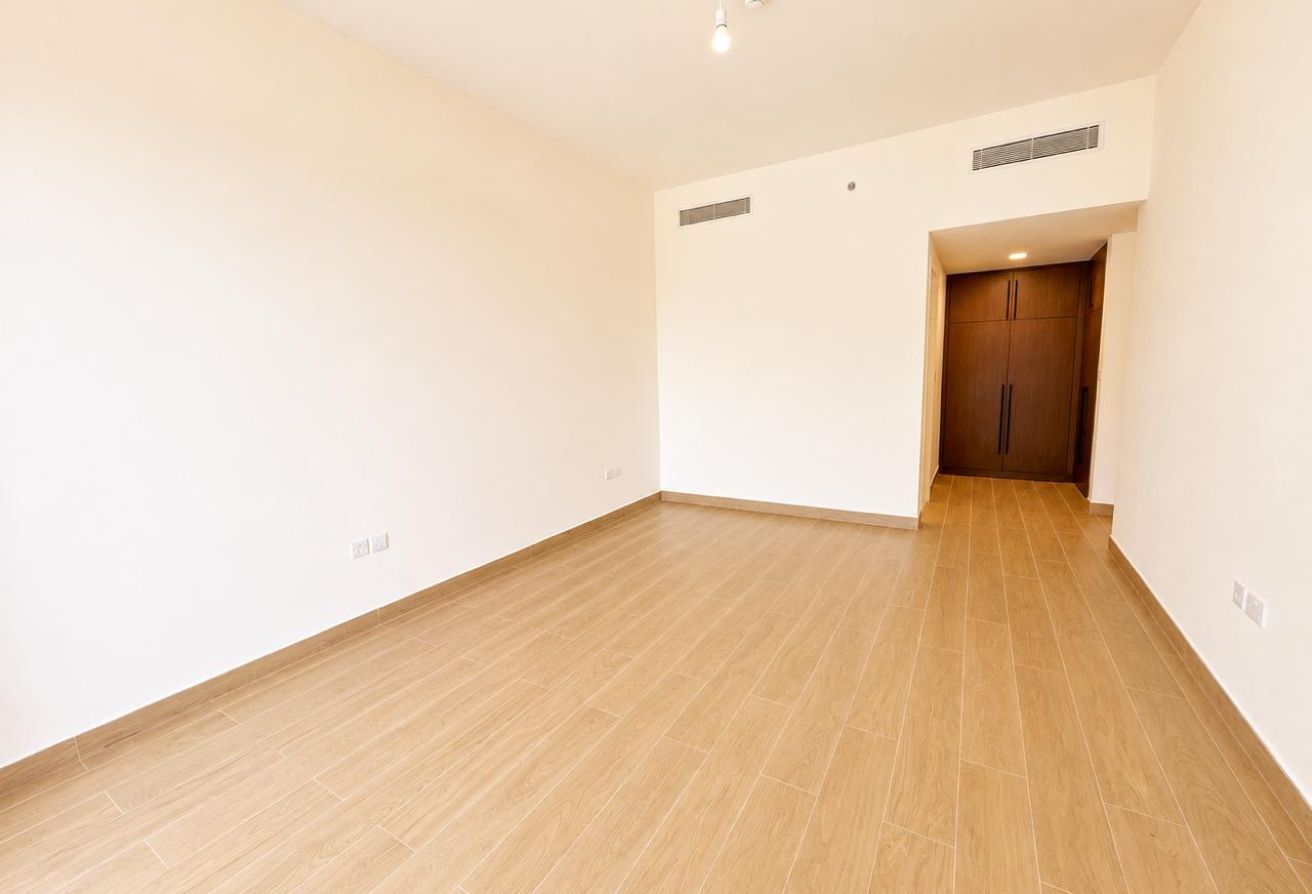 2 bedroom apartment in The Mayfair, Town Square: 9