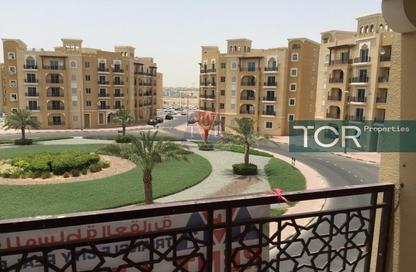شقة - غرفة نوم - 2 حمامات للايجار في EMR 05 - طراز إماراتي - المدينة العالمية - دبي