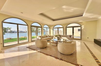 Villa - 4 - 5 for rent in Garden Homes Frond C - Garden Homes - Palm Jumeirah - Dubai