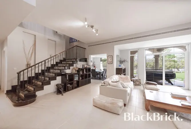 152842921 - Property Image 2