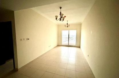 Apartment - 1 Bedroom - 1 Bathroom for rent in Mazaya 12 - Queue Point - Liwan - Dubai Land - Dubai