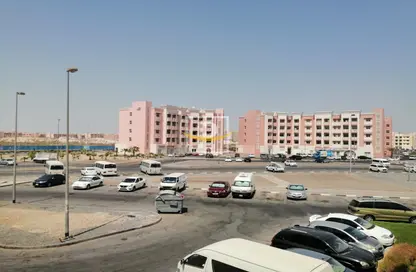 شقة - غرفة نوم - 2 حمامات للايجار في طراز مغربي - المدينة العالمية - دبي