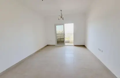 شقة - 2 غرف نوم - 2 حمامات للايجار في الثاني مويلح - تجارية مويلح - الشارقة