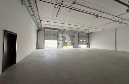 Warehouse - Studio for rent in Phase 1 - Dubai Investment Park (DIP) - Dubai